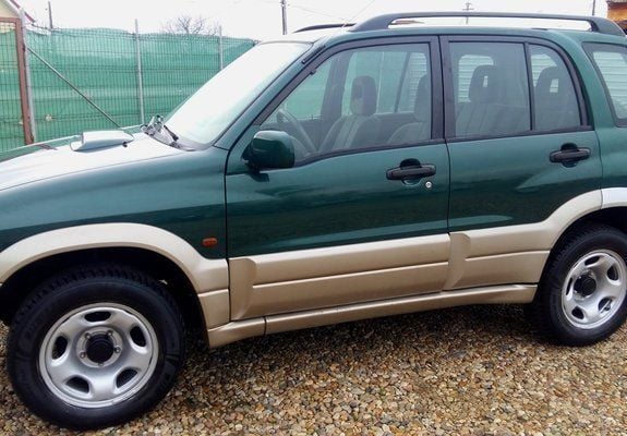 Second-hand Suzuki Grand Vitara 109 CP (80 kW) 2003 Verde metalizat SUV