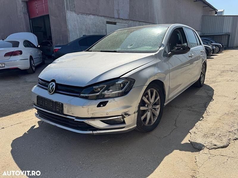 Gri Utilizat 2018 VW Golf VII Highline Hatchback | 9.990 EUR (Super Preț) - Imagine 1/4