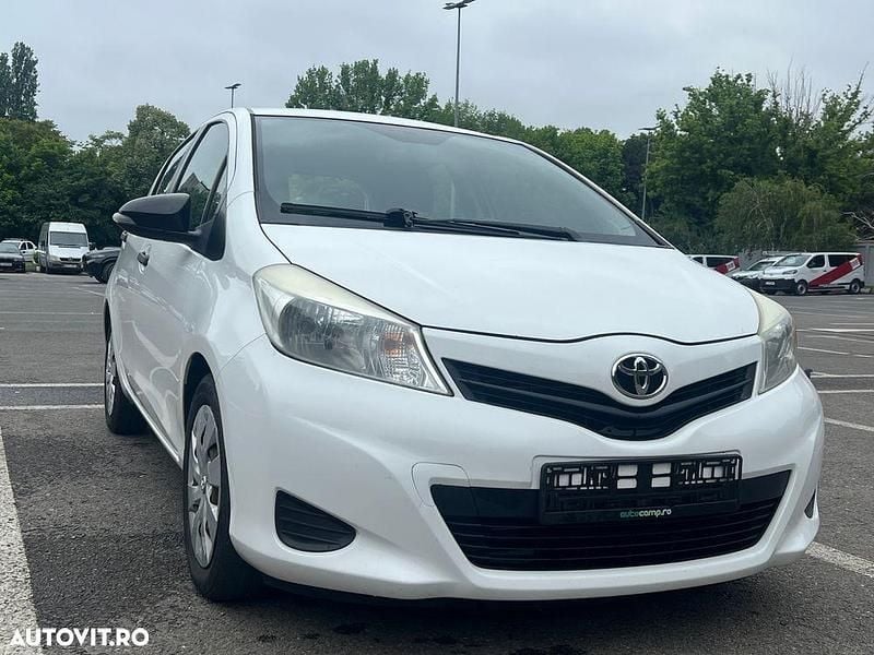 Second-hand Toyota Yaris 90 CP (66 kW) 2013 Culoarealb Hatchback