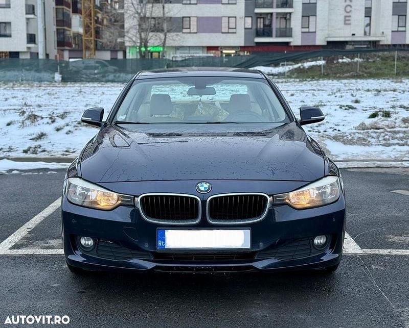 Culoarealbastru Second-hand 2012 BMW 320 Efficient Dynamics Berlinǎ | 7.950 EUR (Preț bun) - Imagine 1/4