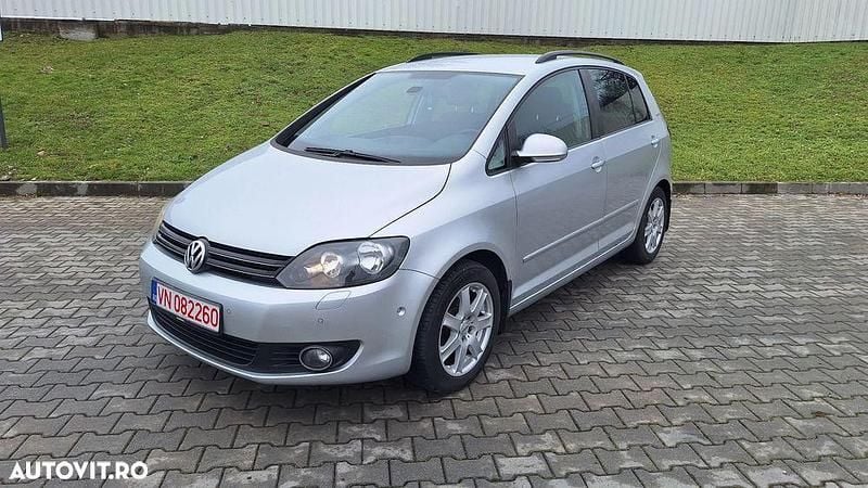 Culoarenegru Second-hand 2011 VW Golf VI Team Hatchback | 4.200 EUR (Preț bun) - Imagine 1/4