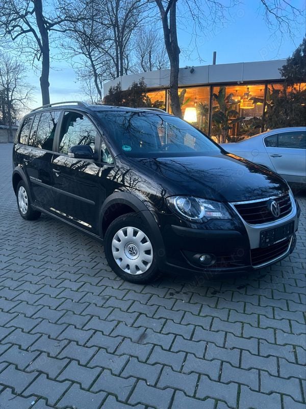 Utilizat 2008 VW Touran Cross Monovolum | 3.999 EUR - Imagine 1/4