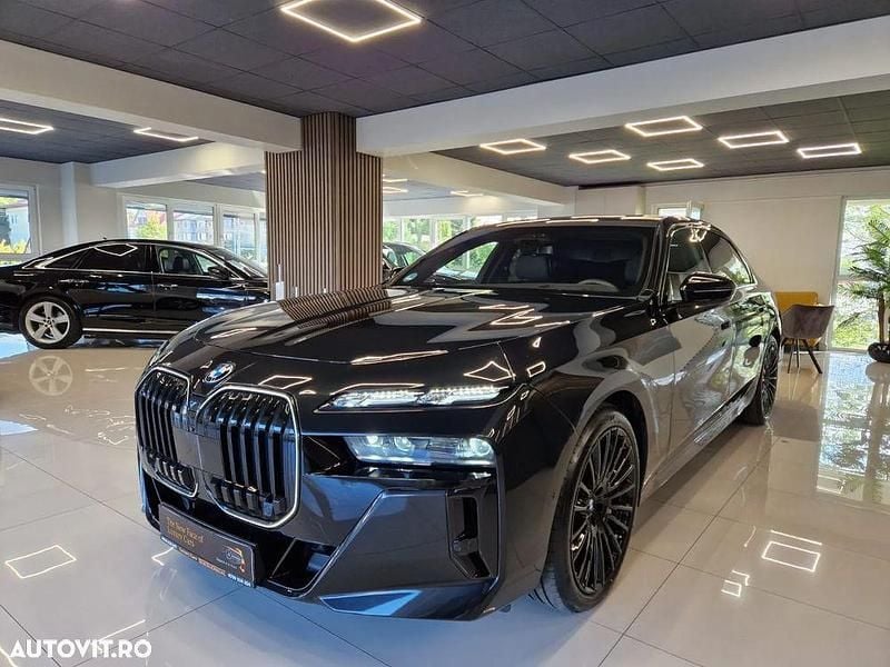 Culoarenegru Utilizat 2024 BMW 740 Comfort Edition Berlinǎ | 105.781 EUR (Preț bun) - Imagine 1/4