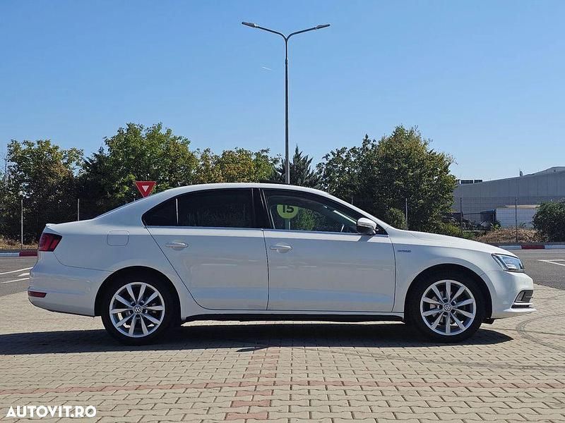 Second-hand VW Jetta Highline 170 CP (125 kW) 2013 Culoarealb Berlinǎ