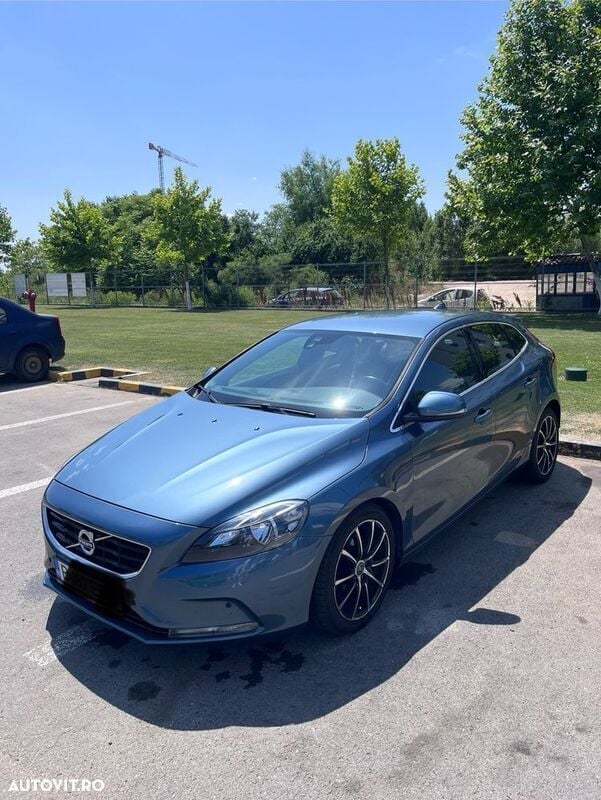 Albastru Utilizat 2014 Volvo V40 Standard Break | 7.850 EUR (Preț bun) - Imagine 1/4