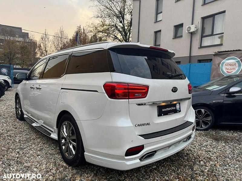 Second-hand Kia Carnival 200 CP (147 kW) 2019 Culoarealb Monovolum