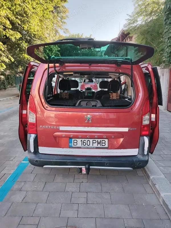 Rosu Utilizat 2010 Peugeot Partner Tepee Monovolum | 4.000 EUR - Imagine 1/4