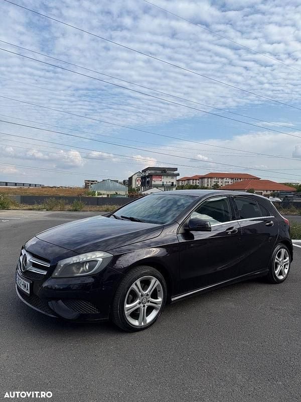 Culoaremaro Utilizat 2013 Mercedes A180 Hatchback | 10.250 EUR (Preț bun) - Imagine 1/4