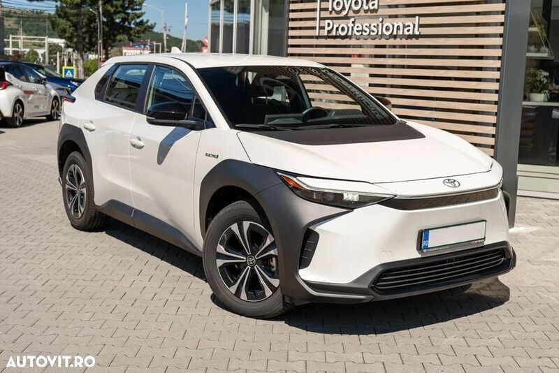 Alb Utilizat 2023 Toyota bZ4X SUV | 29.988 EUR (Preț bun) - Imagine 1/4