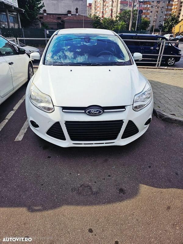 Alb Utilizat 2014 Ford Focus Trend Hatchback | 5.500 EUR (Preț bun) - Imagine 1/4