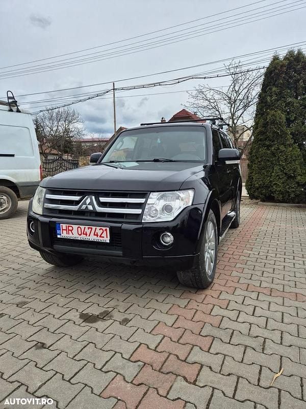 Culoarenegru Utilizat 2007 Mitsubishi Pajero Instyle SUV | 4.900 EUR - Imagine 1/4