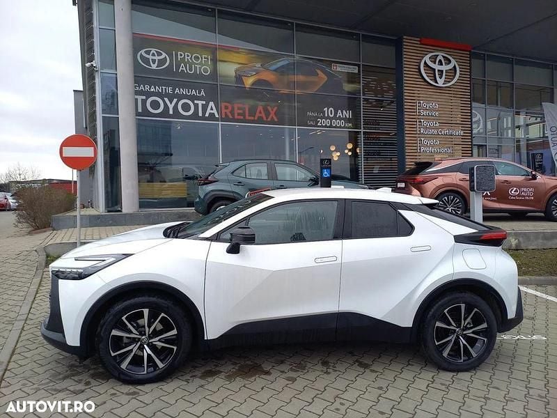 Second-hand Toyota C-HR 197 CP (144 kW) 2025 Culoarealb SUV