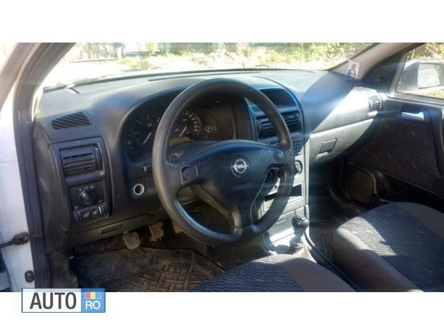 Alb Utilizat 2001 Opel Astra Break | 1.100 EUR (Super Preț) - Imagine 1/4