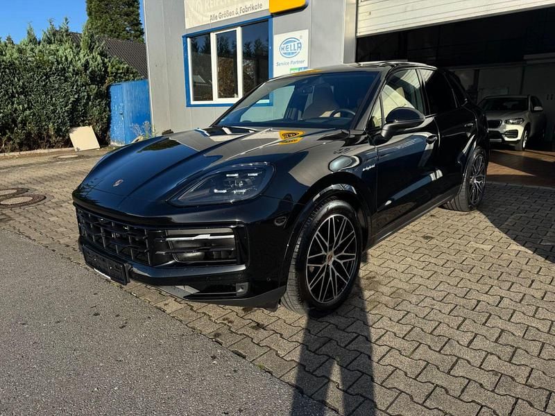 Bej Utilizat 2025 Porsche Cayenne SUV | 120.016 EUR - Imagine 1/1