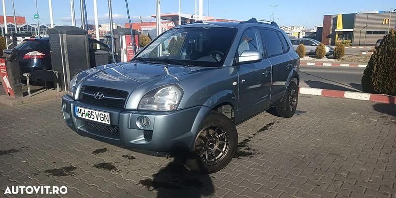 Gri Utilizat 2005 Hyundai Tucson GLS SUV | 2.650 EUR (Scump) - Imagine 1/4