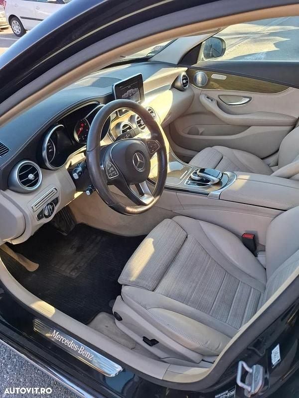 Second-hand Mercedes C220 Avantgarde 170 CP (125 kW) 2014 Culoarenegru Berlinǎ