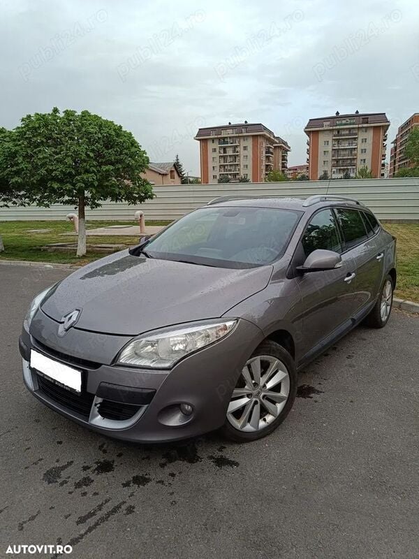 Gri Utilizat 2011 Renault Mégane GrandTour Dynamique Break | 3.200 EUR - Imagine 1/4