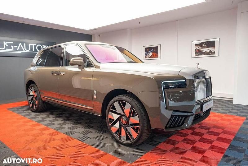 Culoaremaro Utilizat 2025 Rolls Royce Cullinan SUV | 562.646 EUR - Imagine 1/4