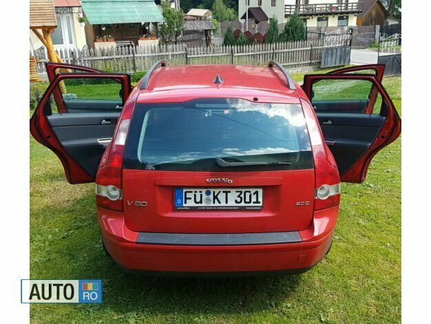 Rosu Utilizat 2007 Volvo V50 Break | 2.950 EUR (Preț OK) - Imagine 1/4