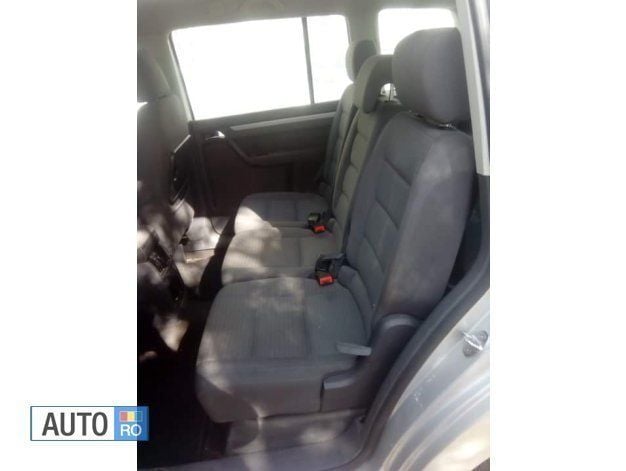 Second-hand VW Touran 140 CP (102 kW) 2006 Argintiu Monovolum