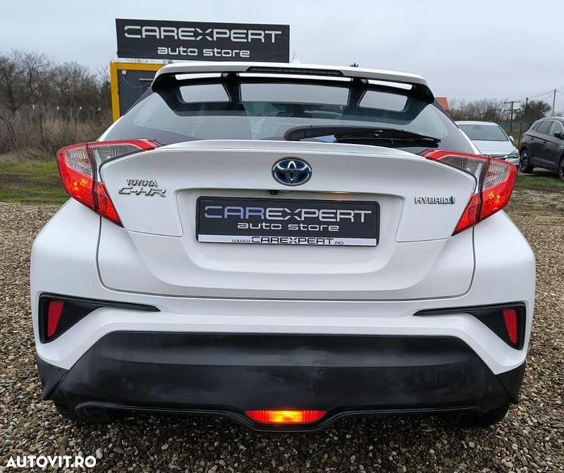 Second-hand Toyota C-HR 122 CP (89 kW) 2016 Culoarealb SUV