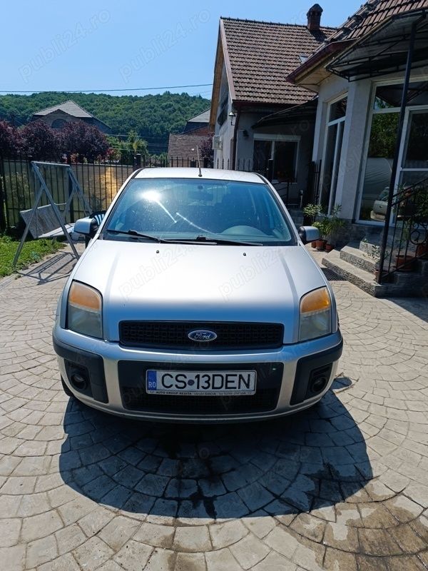 Argintiu Utilizat 2008 Ford Fusion Hatchback | 2.100 EUR (Preț bun) - Imagine 1/4