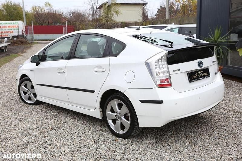 Second-hand Toyota Prius Sol 99 CP (72 kW) 2010 Culoarealb Hatchback