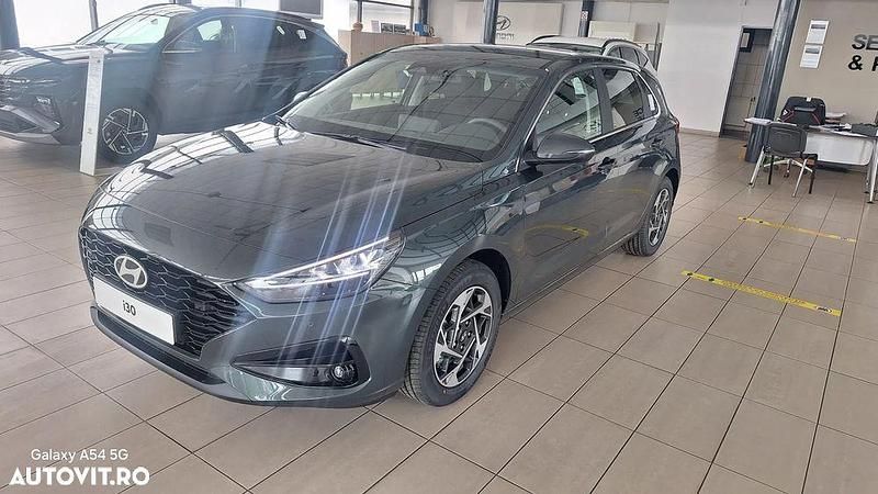 Culoareverde Nouă 2025 Hyundai i30 Hatchback | 20.207 EUR (Preț OK) - Imagine 1/4