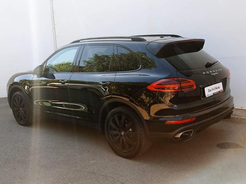 Second-hand Porsche Cayenne 300 CP (220 kW) 2016 Negru  metalic  perleffect SUV
