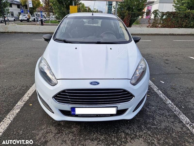 Culoarealb Utilizat 2015 Ford Fiesta | 5.300 EUR (Preț OK) - Imagine 1/4
