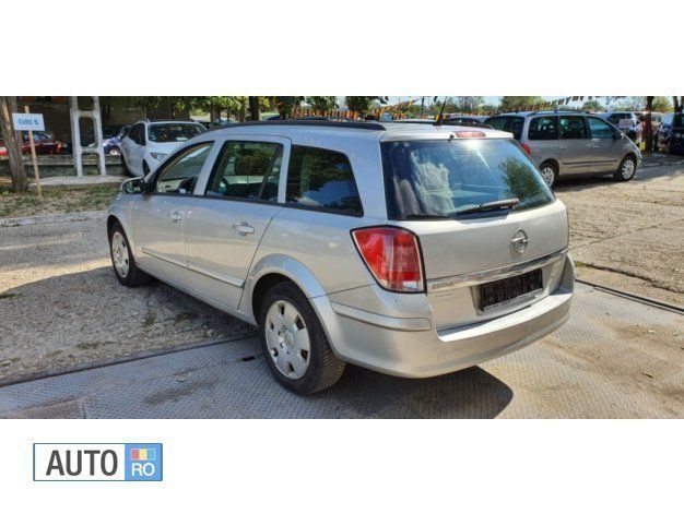 Gri Utilizat 2005 Opel Astra Break | 2.099 EUR (Puțin scump) - Imagine 1/4