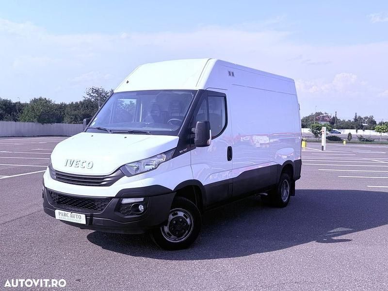 Second-hand Iveco Massif 136 CP (100 kW) 2018 Alb Monovolum