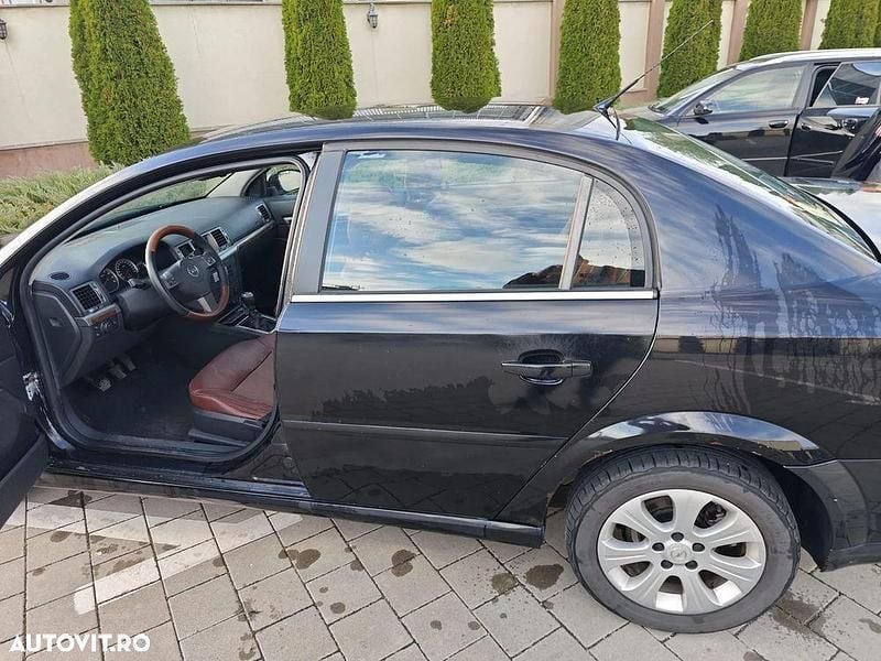 Culoarenegru Second-hand 2008 Opel Vectra Elegance Berlinǎ | 2.200 EUR (Preț OK) - Imagine 1/4