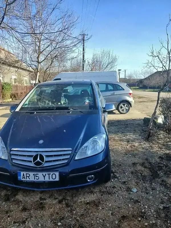 Second-hand Mercedes 180 145 CP (106 kW) 2011 Berlinǎ
