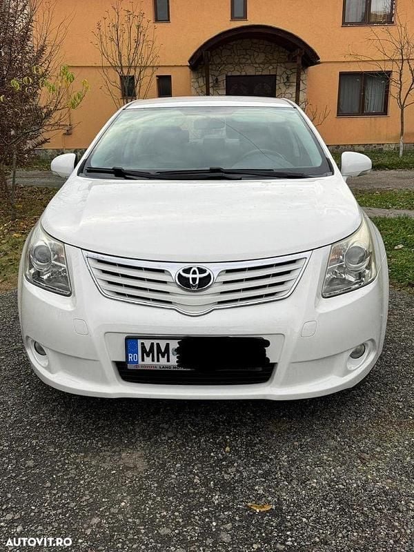 Culoarealb Utilizat 2011 Toyota Avensis Executive Berlinǎ | 7.200 EUR (Preț OK) - Imagine 1/4