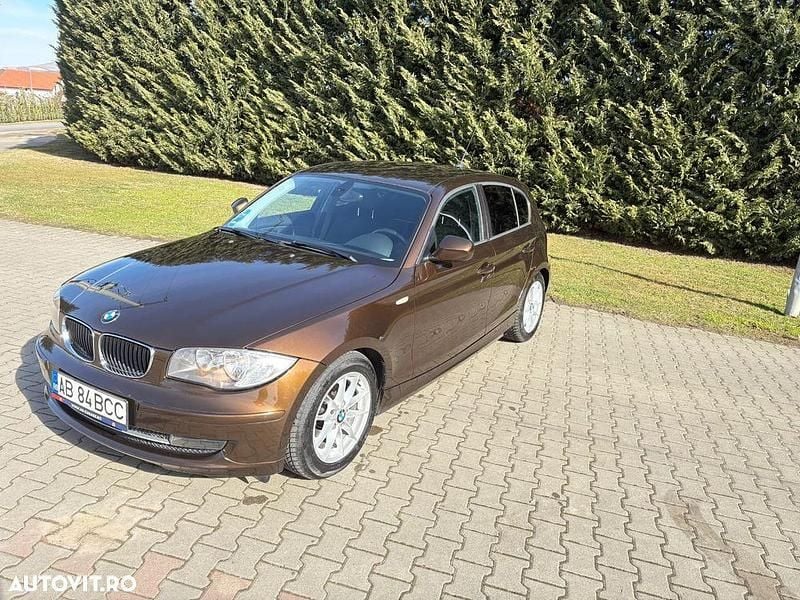 Second-hand BMW 118 Sport Line 143 CP (105 kW) 2011 Culoaremaro Hatchback