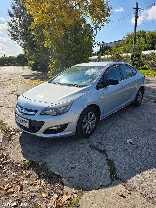 Culoareargint Utilizat 2017 Opel Astra GTC Enjoy Hatchback | 4.990 EUR - Imagine 1/4