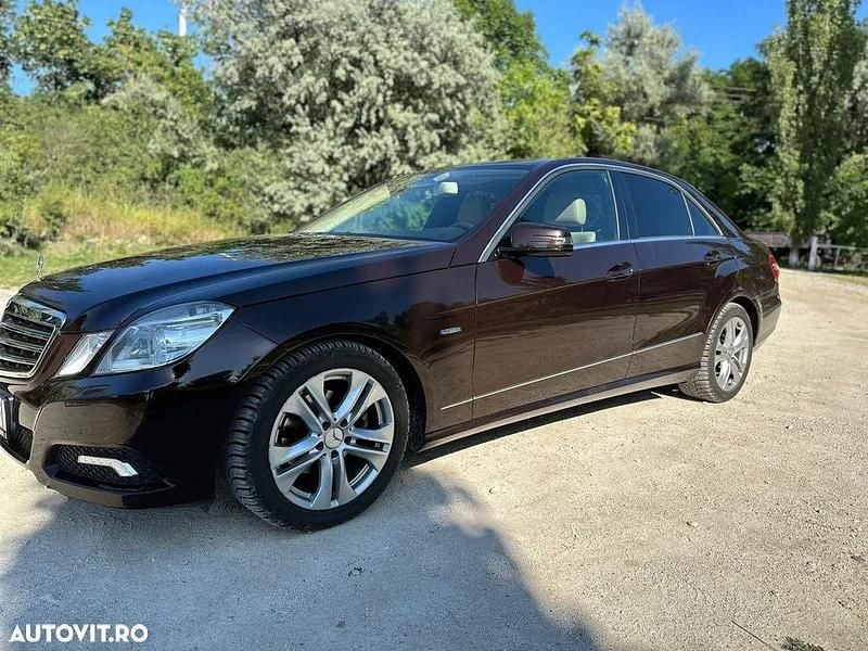 Second-hand Mercedes E200 136 CP (100 kW) 2009 Culoaremaro Berlinǎ