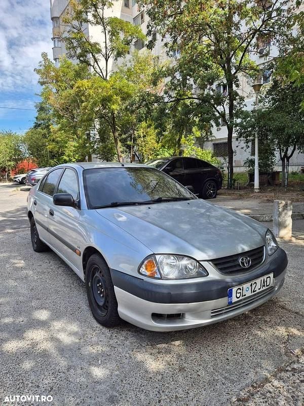 Second-hand Toyota Avensis Terra 110 CP (80 kW) 2001 Culoareargint Berlinǎ