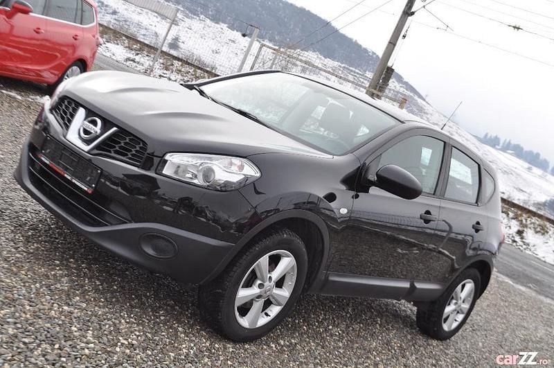 Negru Utilizat 2010 Nissan Qashqai SUV | 5.999 EUR (Preț OK) - Imagine 1/4