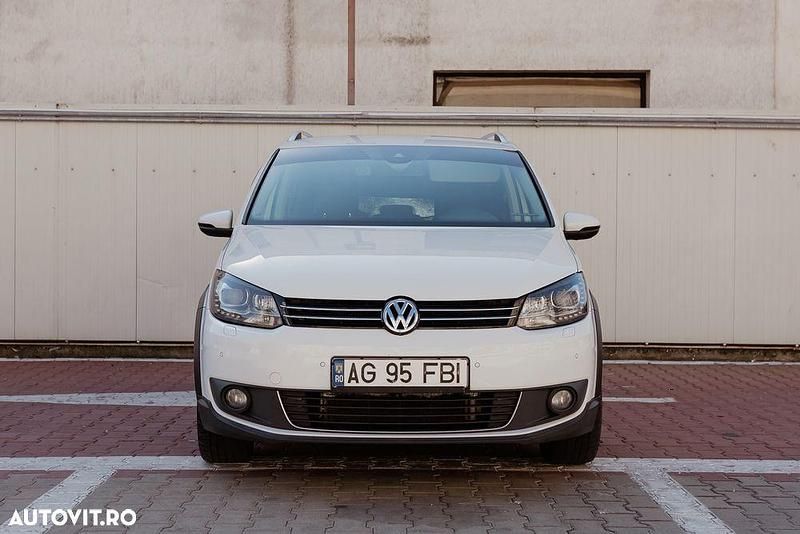 Culoarealb Utilizat 2013 VW Touran Monovolum | 7.990 EUR (Preț OK) - Imagine 1/4