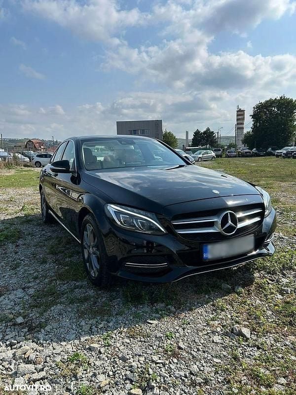 Culoarenegru Utilizat 2014 Mercedes C220 Berlinǎ | 14.800 EUR (Puțin scump) - Imagine 1/4