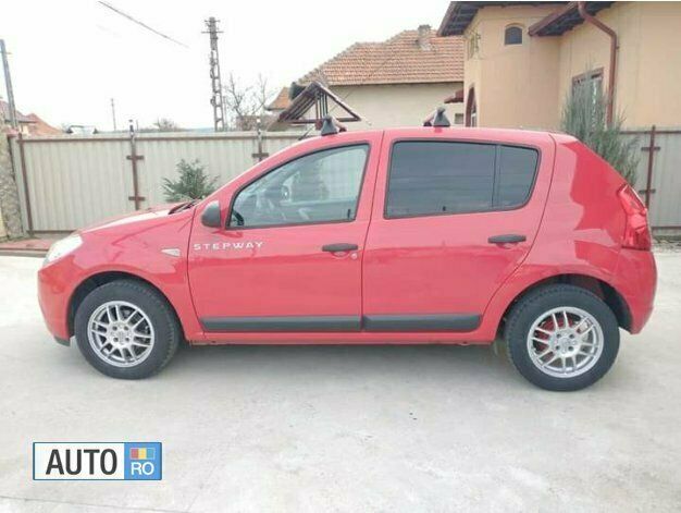 Rosu Utilizat 2009 Dacia Sandero Hatchback | 2.700 EUR (Preț OK) - Imagine 1/4