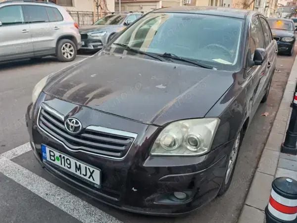 Rosu Utilizat 2006 Toyota Avensis Berlinǎ | 999 EUR (Super Preț) - Imagine 1/4