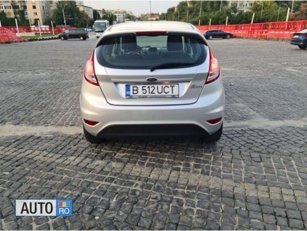 Second-hand Ford Fiesta 75 CP (55 kW) 2014 Argintiu Hatchback