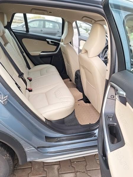 Second-hand Volvo V60 CC 150 CP (110 kW) 2018 Albastru Break