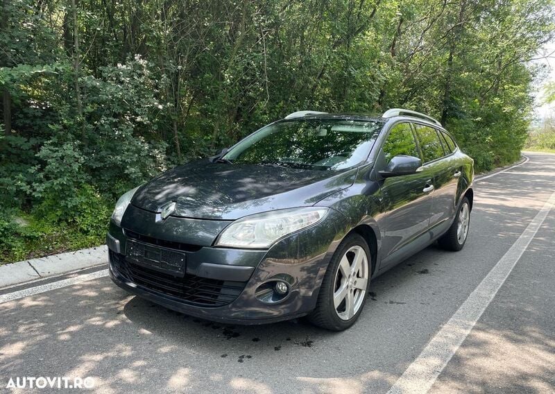 Gri Utilizat 2012 Renault Mégane GrandTour Break | 5.699 EUR (Puțin scump) - Imagine 1/4