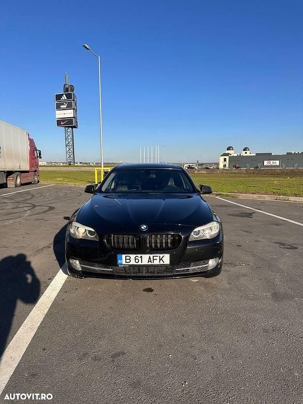 Culoarenegru Utilizat 2012 BMW 525 Sport Line Break | 9.350 EUR (Preț OK) - Imagine 1/4