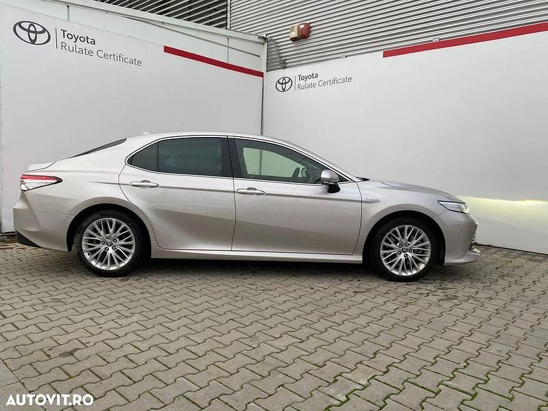 Second-hand Toyota Camry 218 CP (160 kW) 2020 Culoaregri Berlinǎ