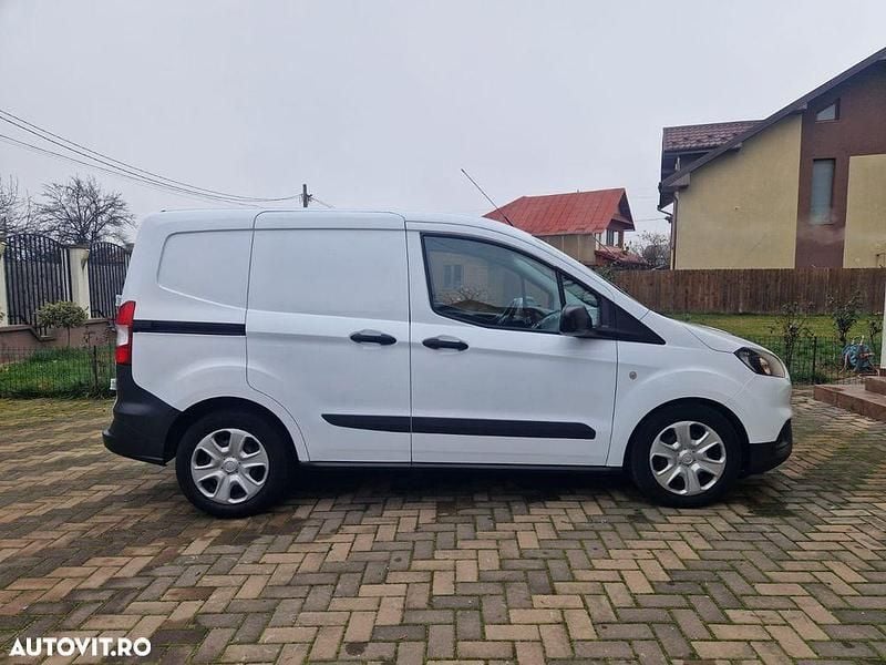 Second-hand Ford Tourneo Courier 100 CP (73 kW) 2023 Culoarealb Monovolum